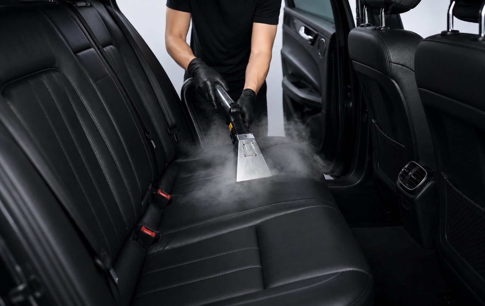 Nettoyage vapeur des sièges du véhicule